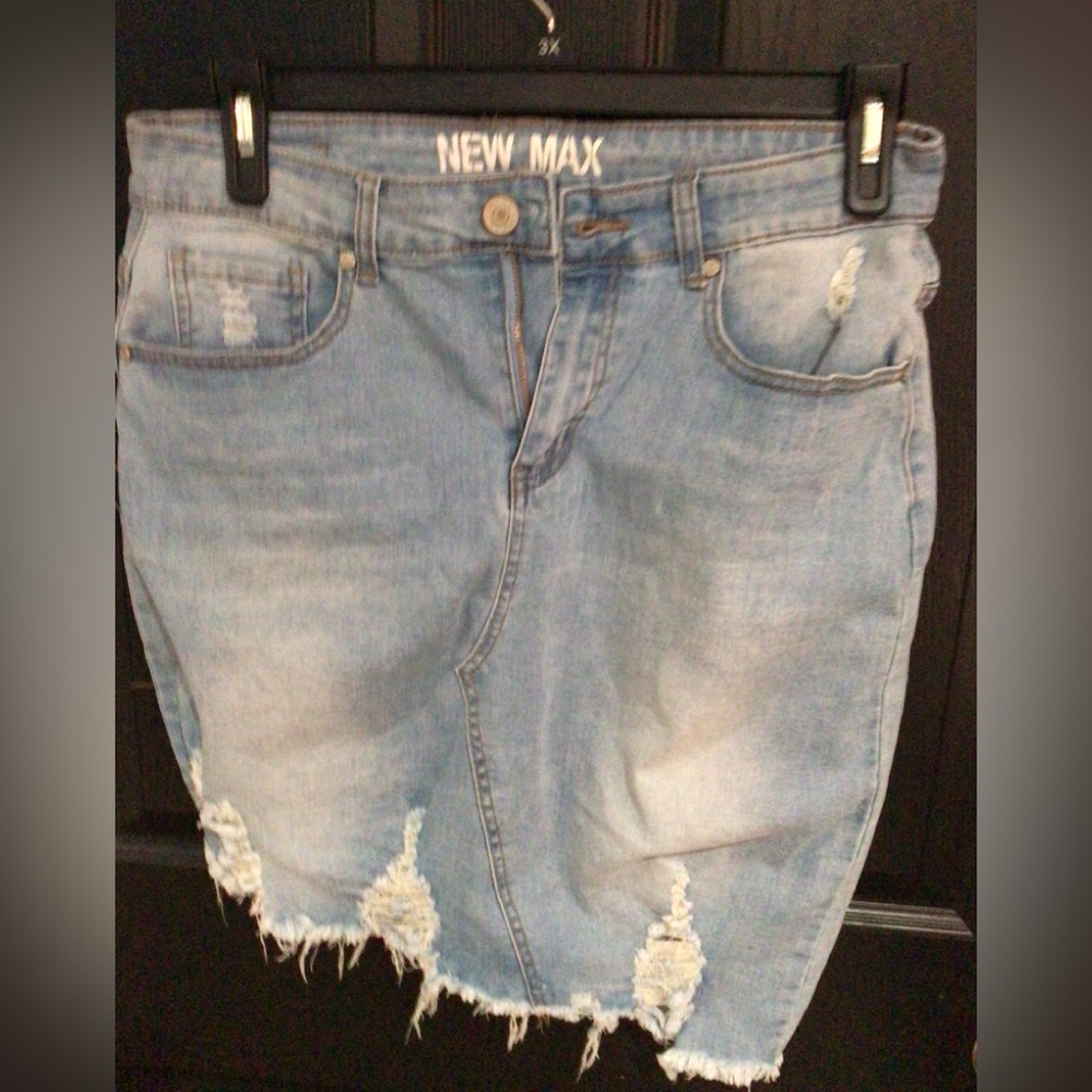 Woman’s distressed uneven skirt by new max size 14